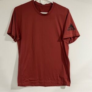 Adidas men Red workout T-Shirt size small loose fitted like new casual wear